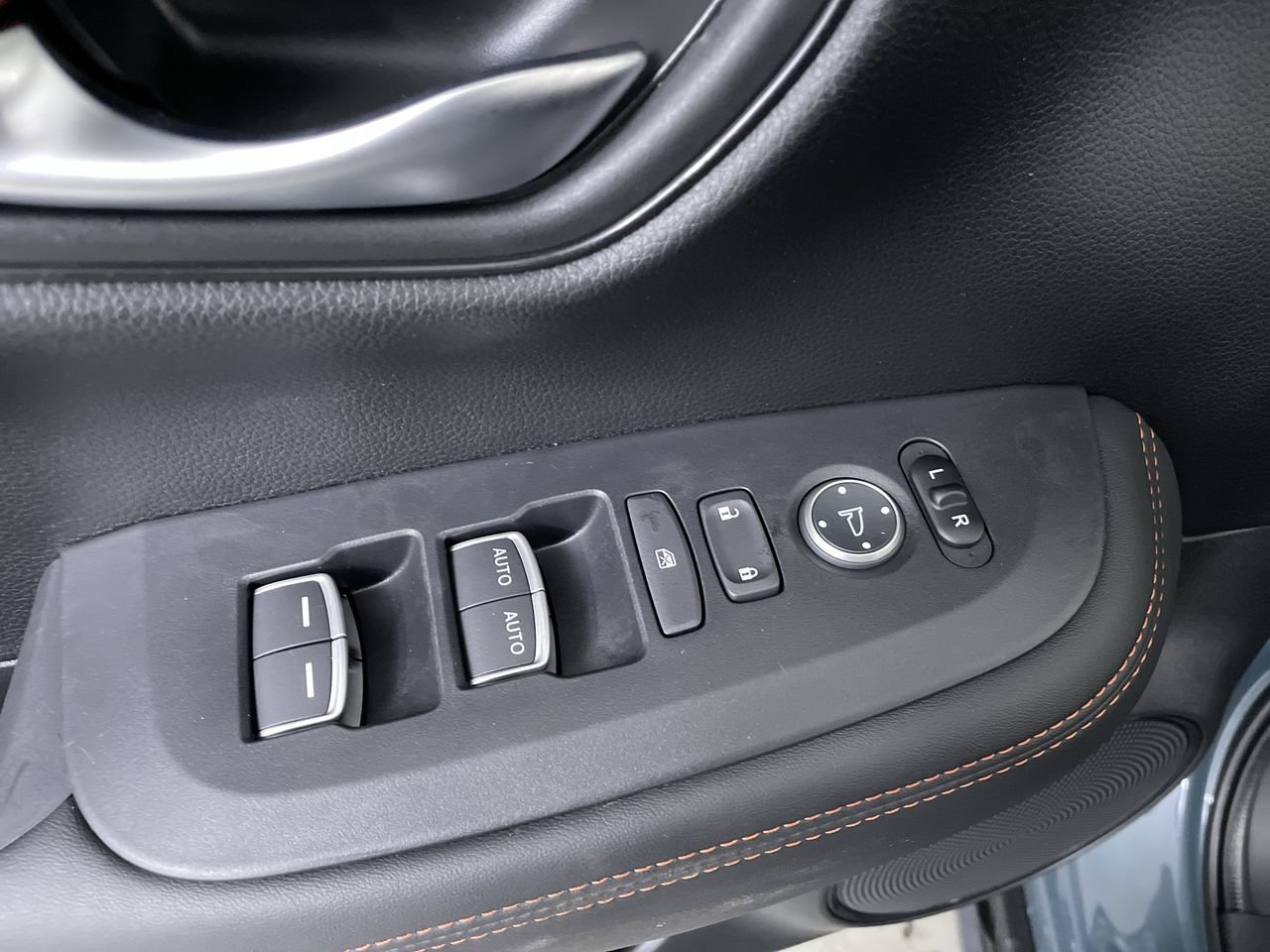 Used 2025 Honda HR-V Sport image 11