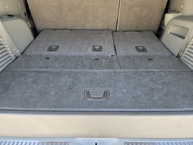 Certified 2020 Cadillac Escalade Premium Luxury AWD/4WD image 26
