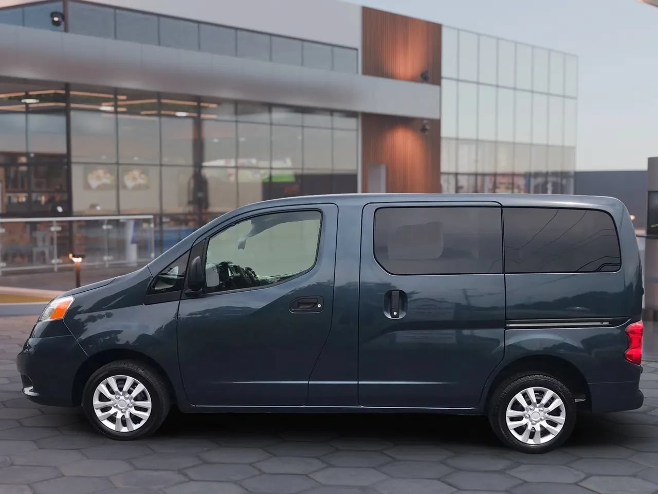 Used 2019 Nissan NV200 SV FWD image 6