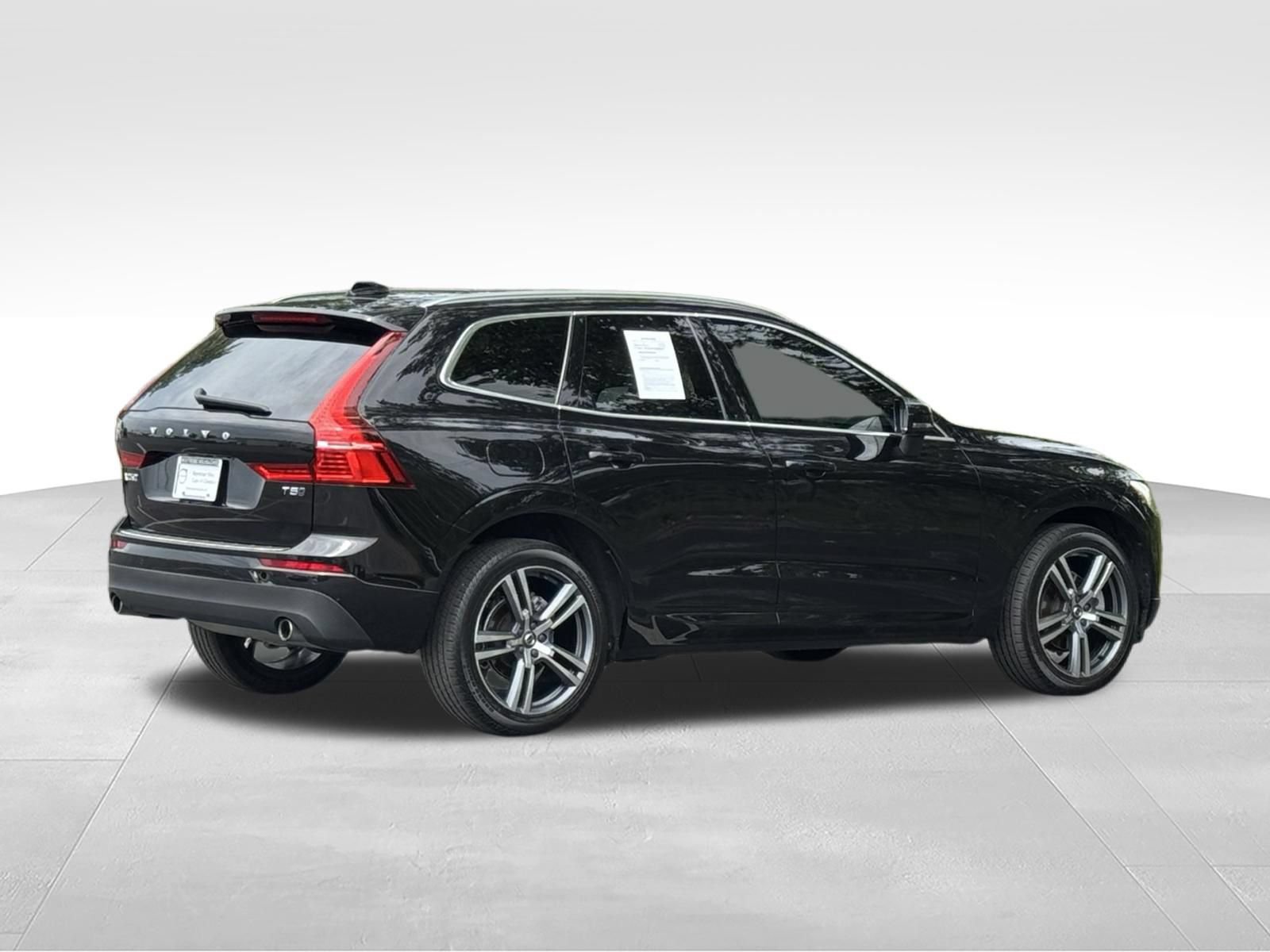 Used 2021 Volvo XC60 T5 Momentum w/ Premium Package AWD/4WD image 4