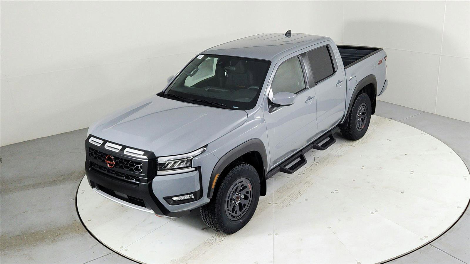 Used 2025 Nissan Frontier PRO-4X image 19