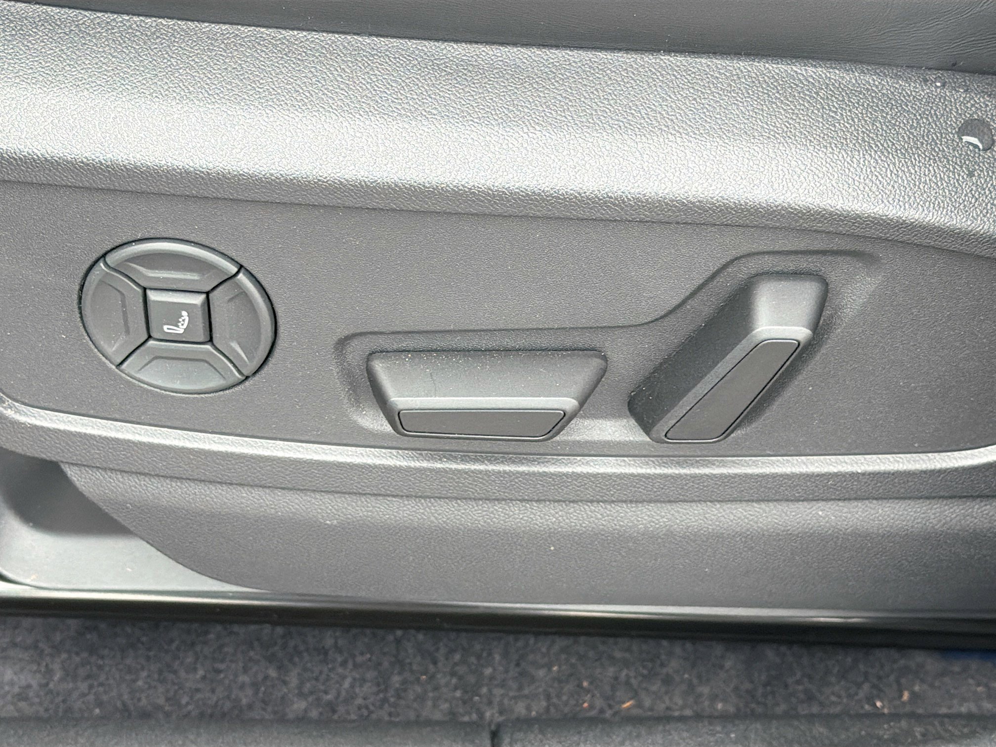 New 2025 Audi SQ5 Premium Plus image 25