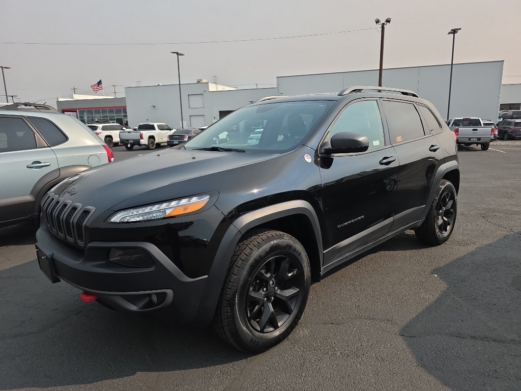 Used 2018 Jeep Cherokee Trailhawk w/ Comfort & Convenience Group AWD/4WD image 3