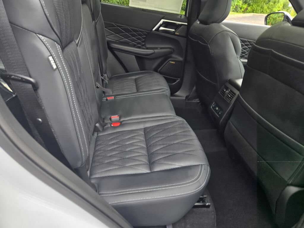 New 2026 Mitsubishi Outlander SEL Black Edition AWD/4WD image 8