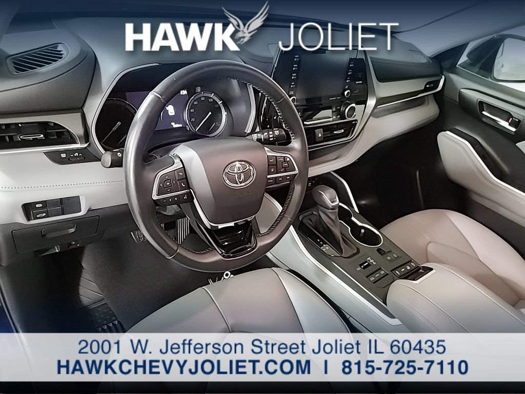 Used 2021 Toyota Highlander XLE AWD/4WD image 11