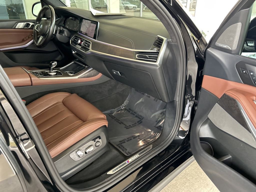 Used 2022 BMW X7 M50i w/ Dynamic Handling Package image 26