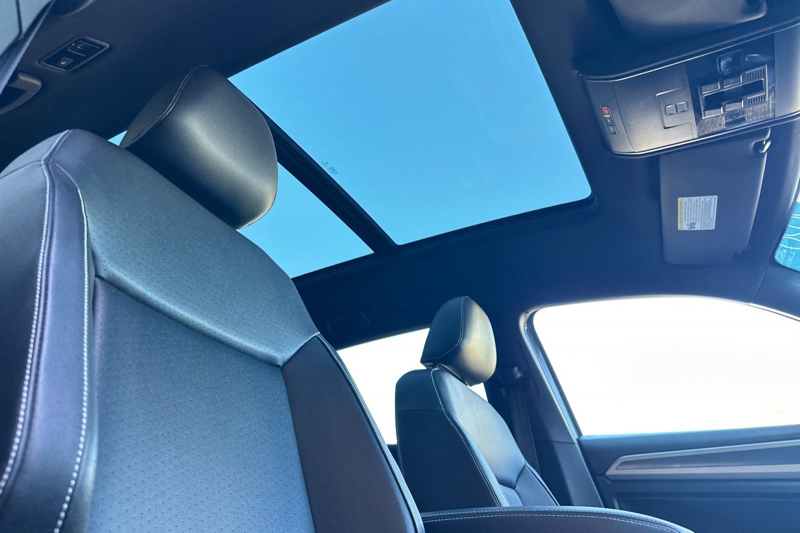 Used 2020 Volkswagen Atlas Cross Sport SE w/ Panoramic Sunroof Package image 17