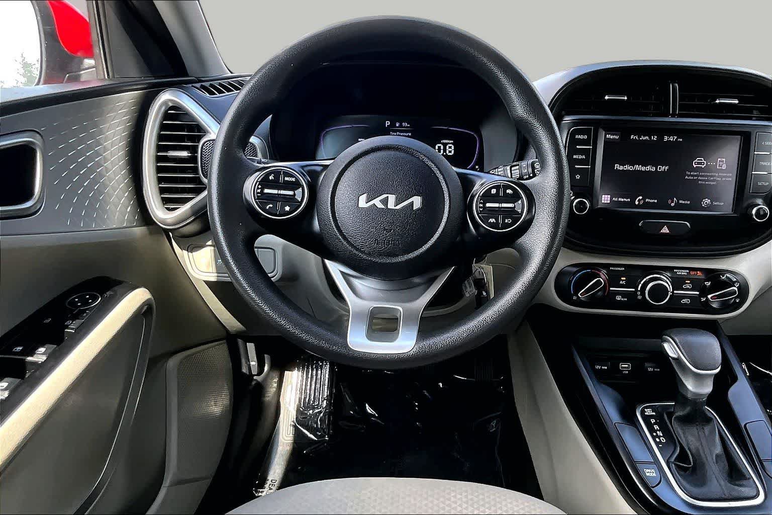 Used 2023 Kia Soul LX FWD image 6