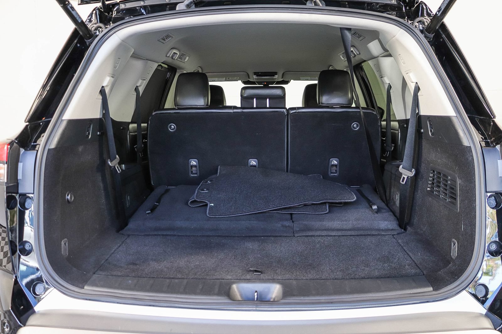 Used 2025 Nissan Pathfinder SL FWD image 26