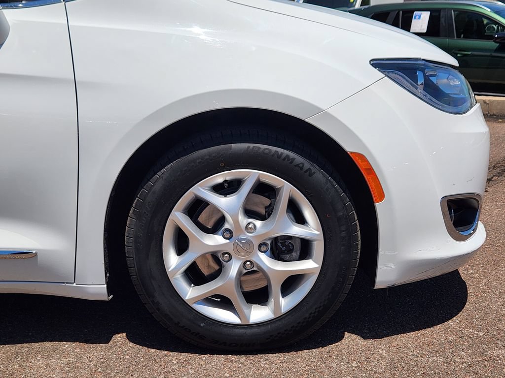 Used 2020 Chrysler Pacifica Limited FWD image 29