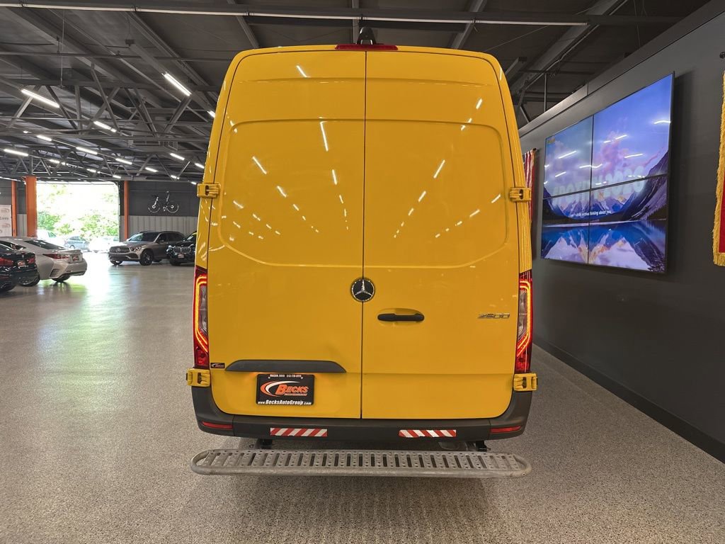 Used 2021 Mercedes-Benz Sprinter 2500 image 21