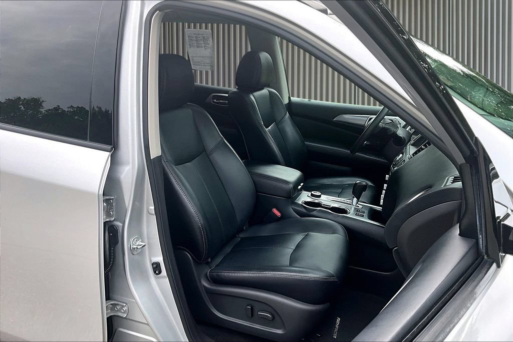 Used 2017 Nissan Pathfinder SL w/ SL Premium Package AWD/4WD image 8