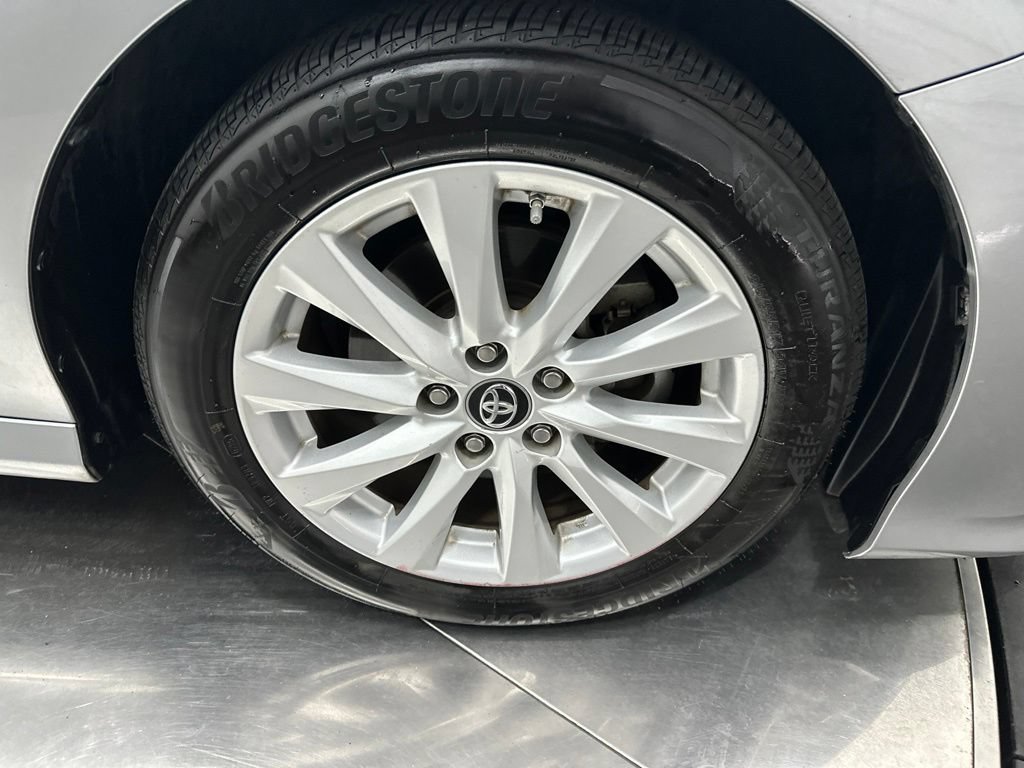 Used 2018 Toyota Camry LE FWD image 9