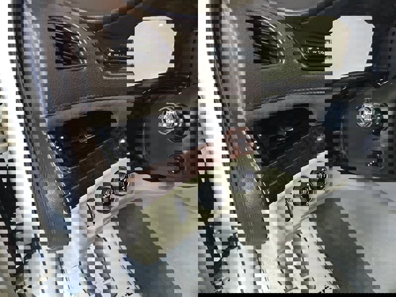 Used 2015 Cadillac Escalade ESV Luxury image 32