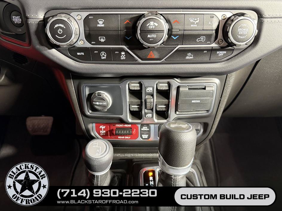 Used 2025 Jeep Wrangler Unlimited Rubicon AWD/4WD image 31