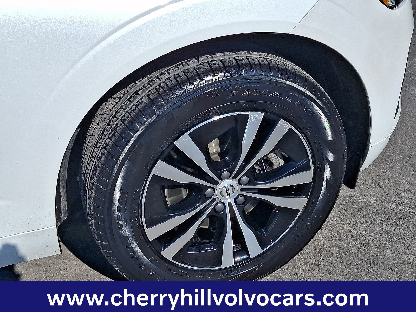 Certified 2023 Volvo XC60 B5 Core image 9