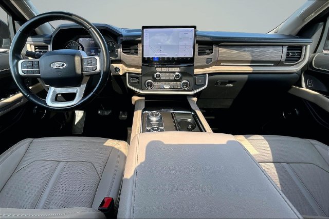Used 2024 Ford Expedition Limited AWD/4WD image 7