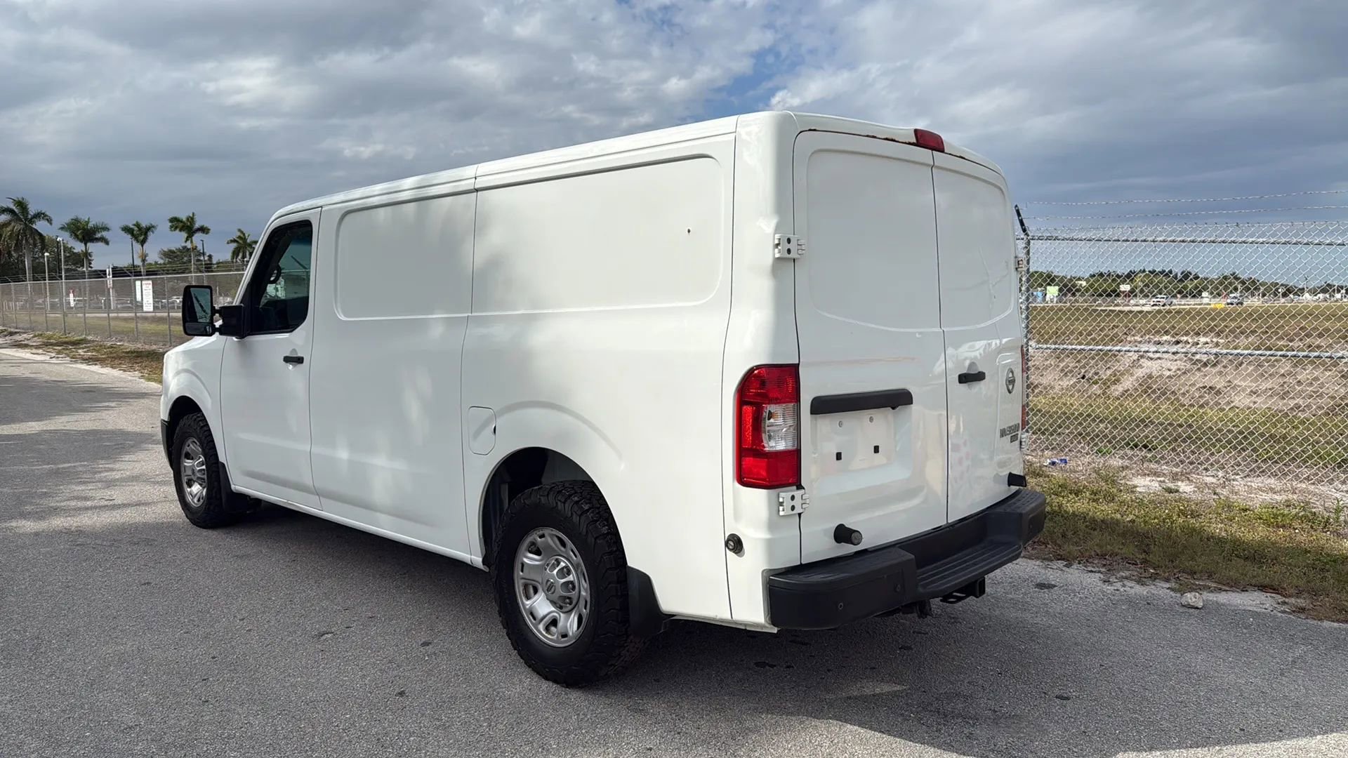 Used 2018 Nissan NV 3500 SV w/ Navigation Package image 3