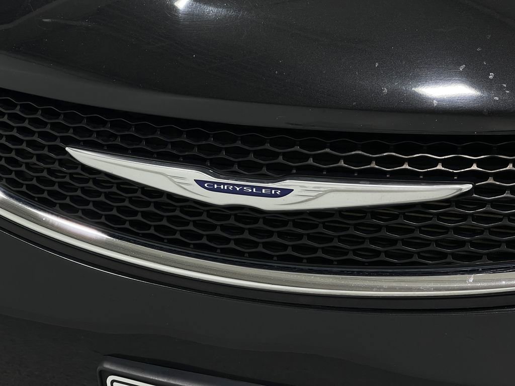 Used 2020 Chrysler Voyager Lxi image 38