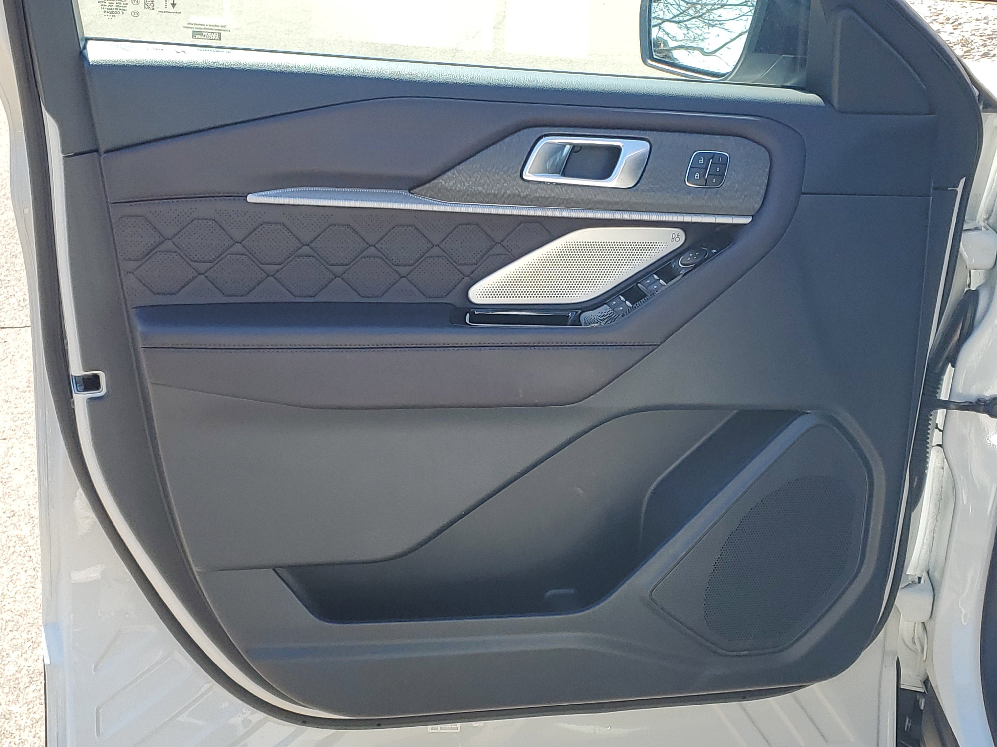 Used 2025 Ford Explorer Platinum w/ Ultimate Package image 5