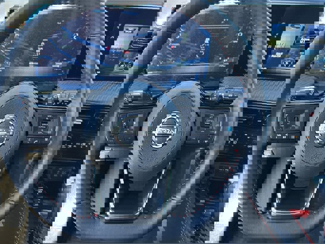 New 2025 Nissan Kicks SR image 30