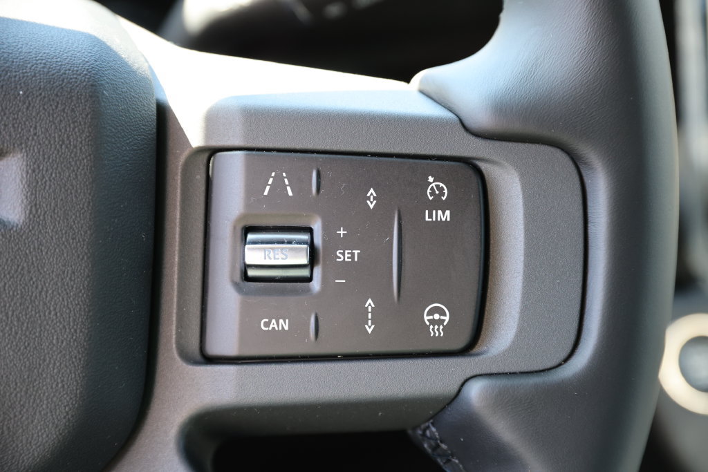 New 2026 Land Rover Defender 110 X-Dynamic SE AWD/4WD image 16