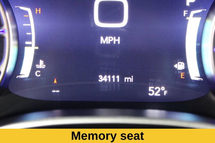 Used 2024 Chrysler Pacifica Touring-L image 6