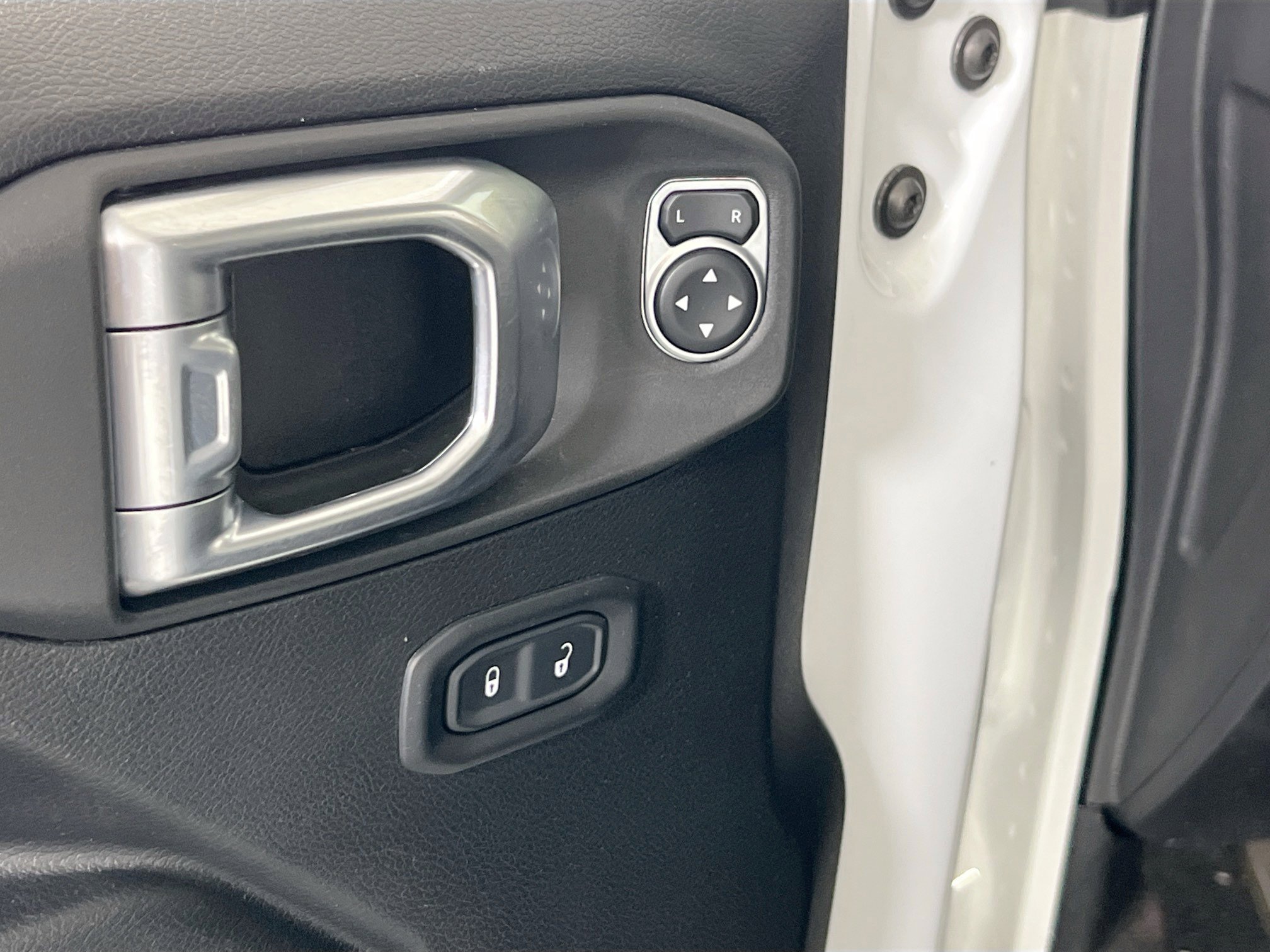 Used 2022 Jeep Gladiator Willys image 15