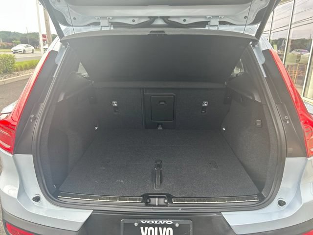 Used 2024 Volvo XC40 B5 Plus w/ Climate Package AWD/4WD image 11