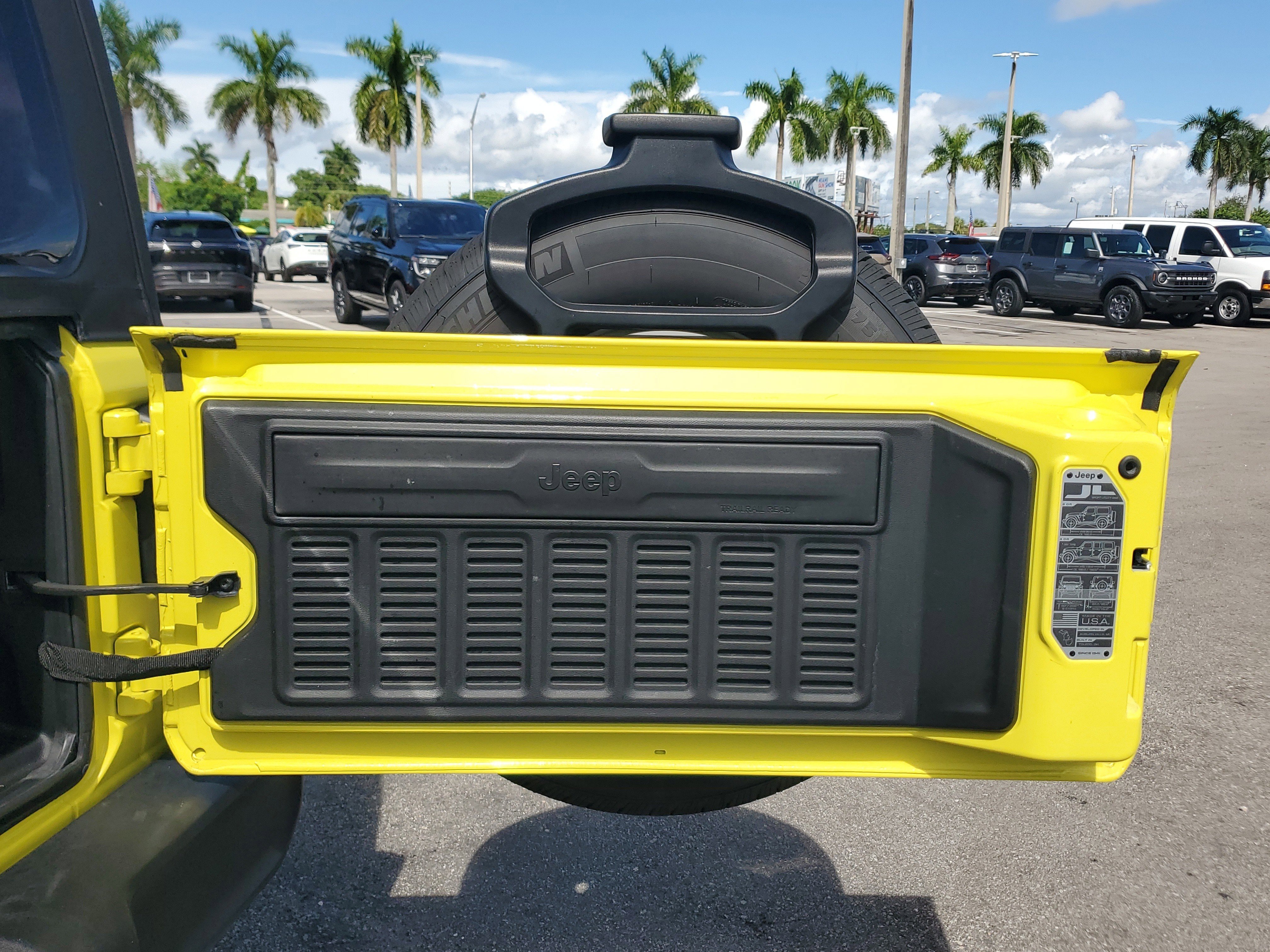 Used 2023 Jeep Wrangler Sport image 14