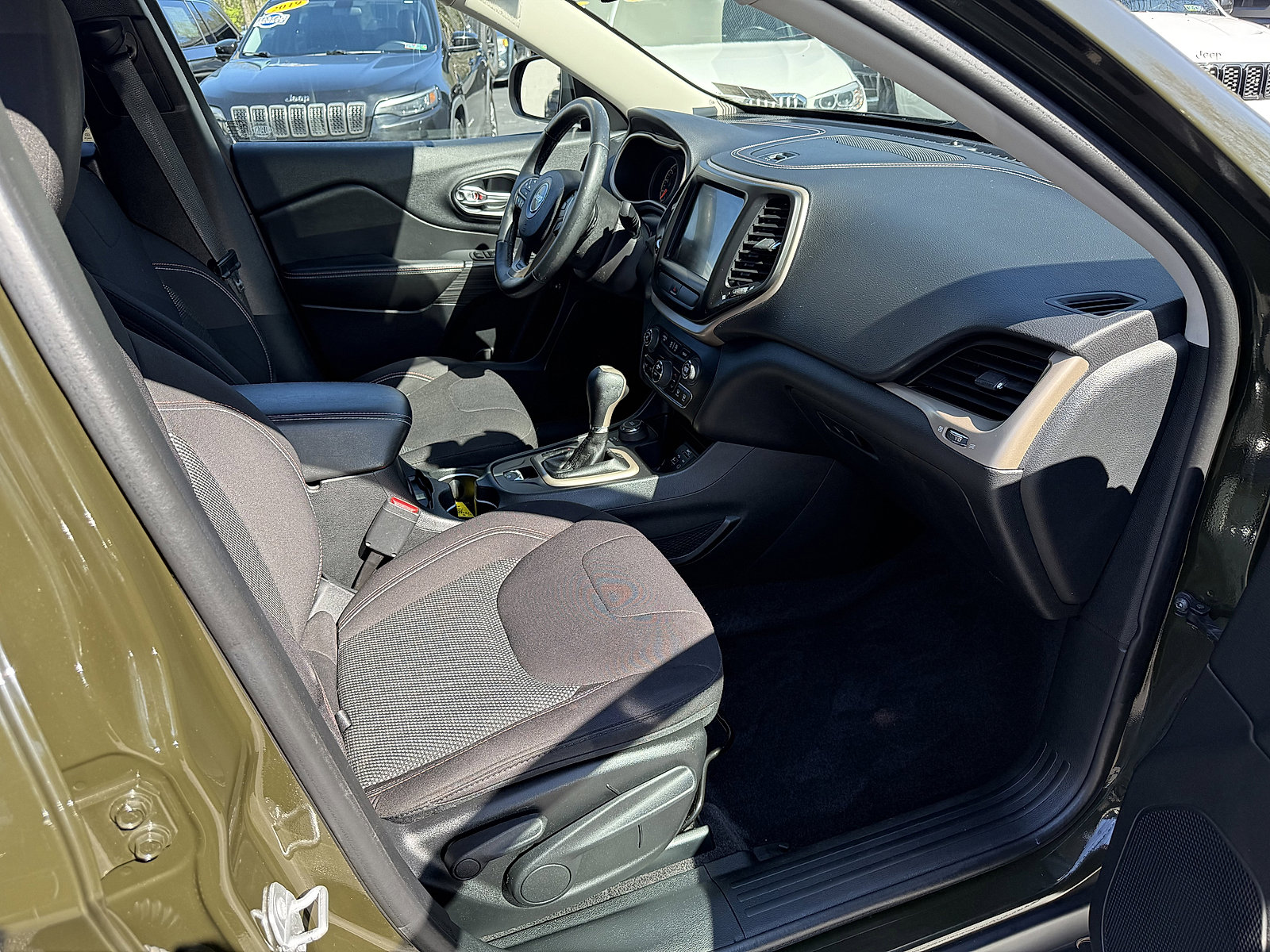 Certified 2016 Jeep Cherokee 75th Anniversary image 19