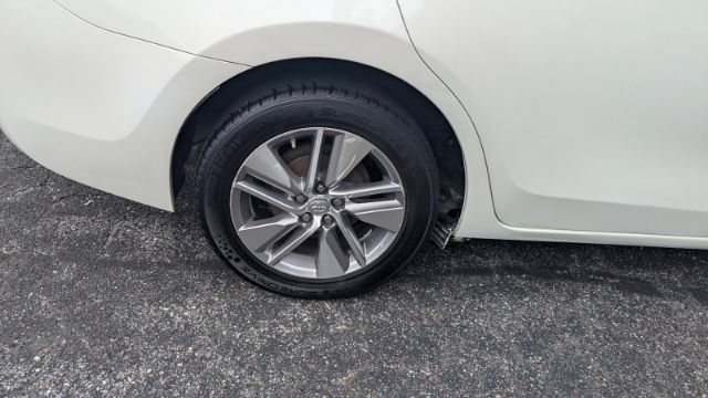 Used 2014 Toyota Corolla LE FWD image 12
