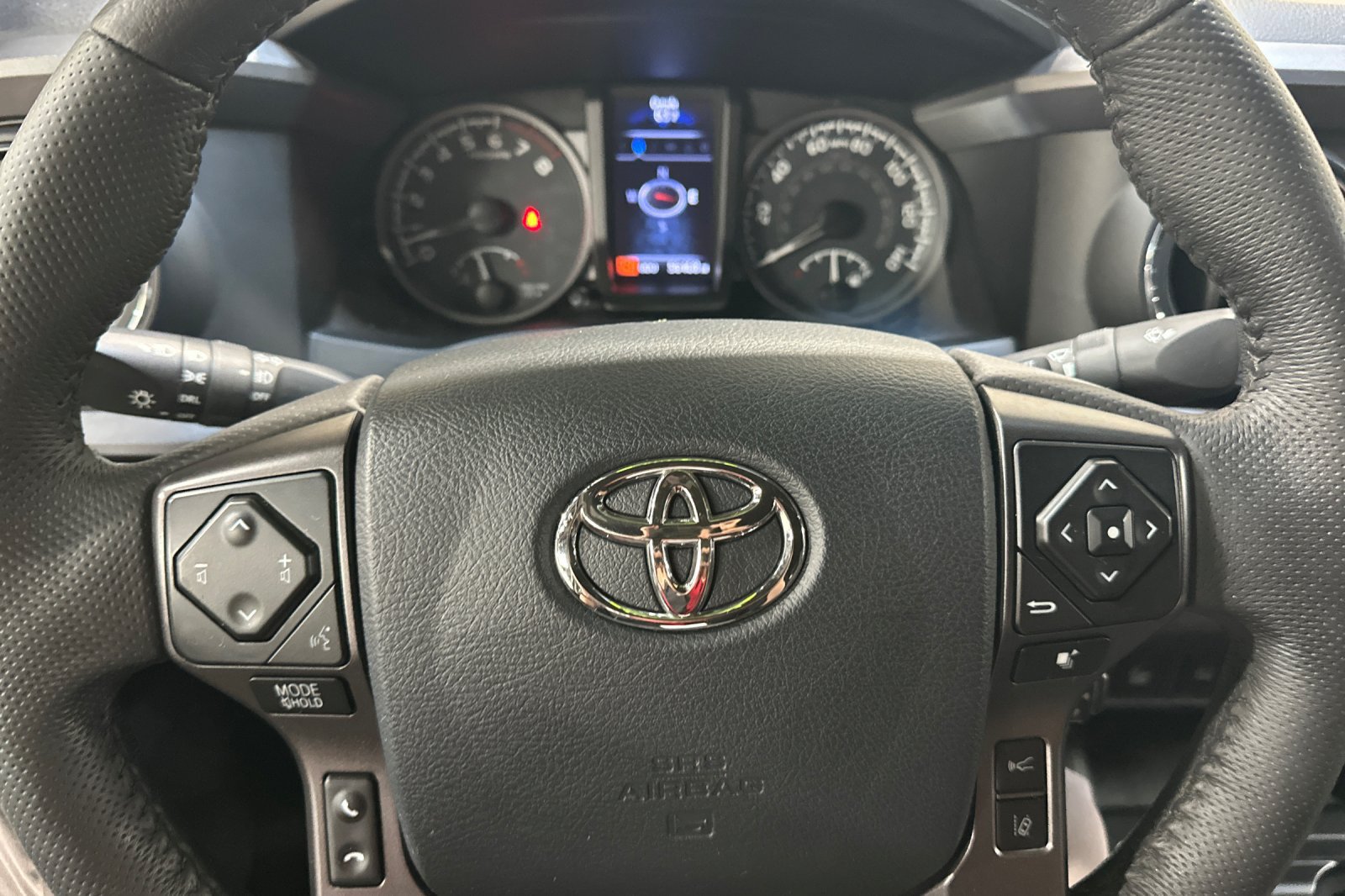 Used 2018 Toyota Tacoma TRD Sport w/ Technology Package RWD image 24
