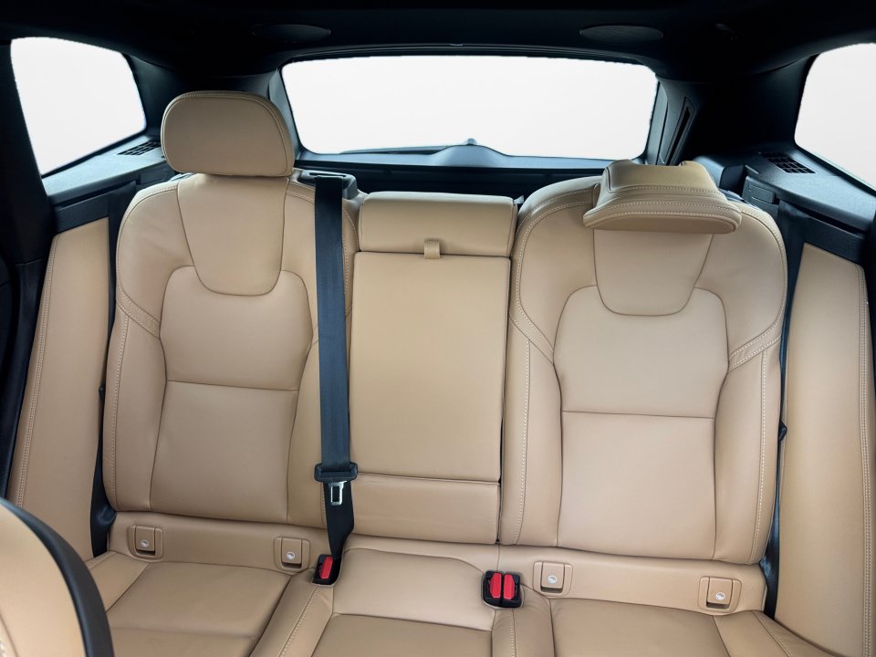 Certified 2024 Volvo XC60 B5 Ultimate AWD/4WD image 12