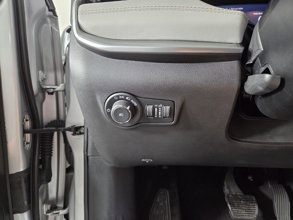 Certified 2025 Jeep Compass Limited w/ Elite Group AWD/4WD image 23
