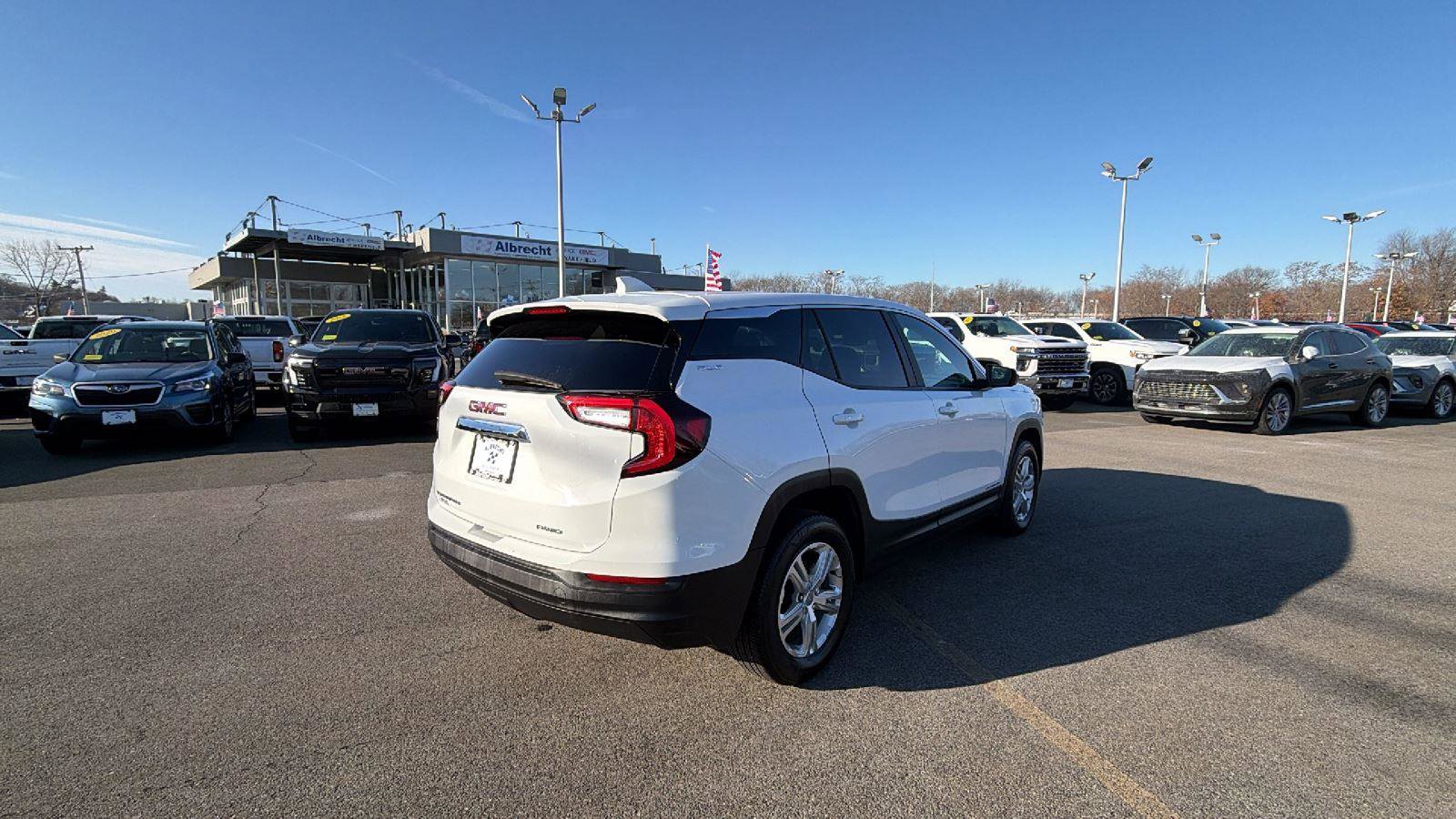 Used 2024 GMC Terrain SLE image 7