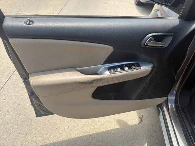 Used 2016 Dodge Journey SE w/ Flexible Seating Group FWD image 16