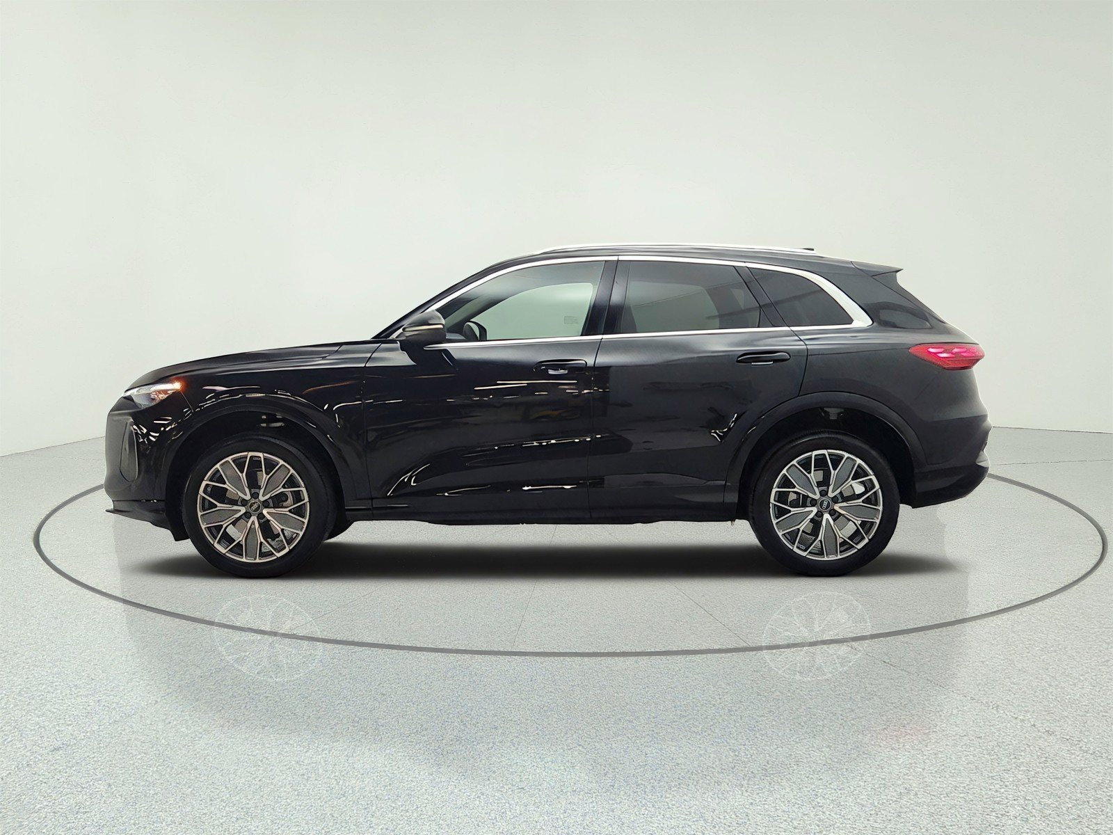 Used 2025 Audi Q5 Premium Plus w/ Premium Plus AWD/4WD image 8