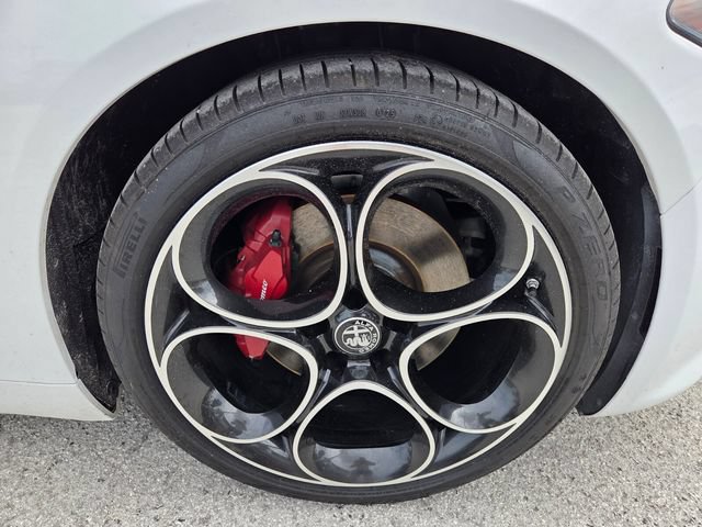 Used 2022 Alfa Romeo Giulia Veloce RWD image 20