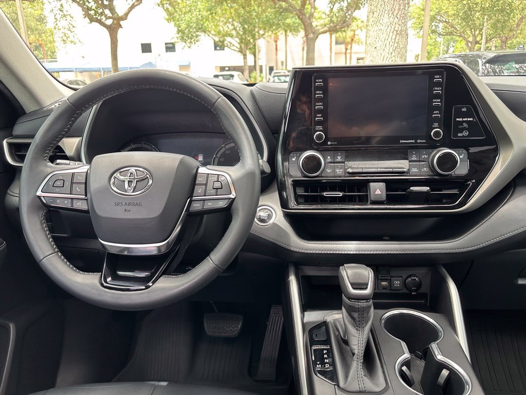 Used 2020 Toyota Highlander XLE FWD image 25