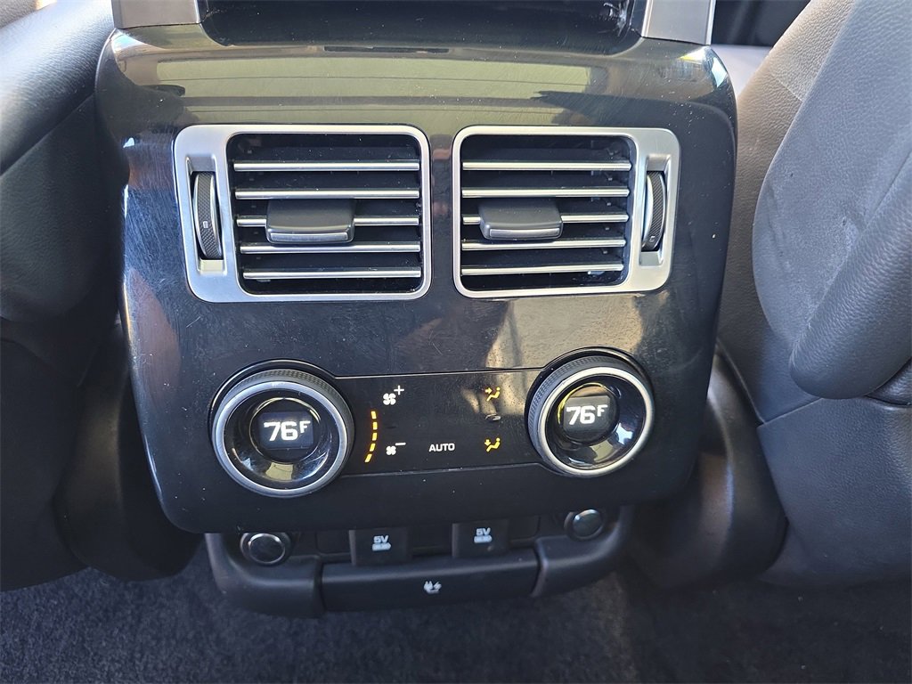 Used 2020 Land Rover Range Rover Base image 12