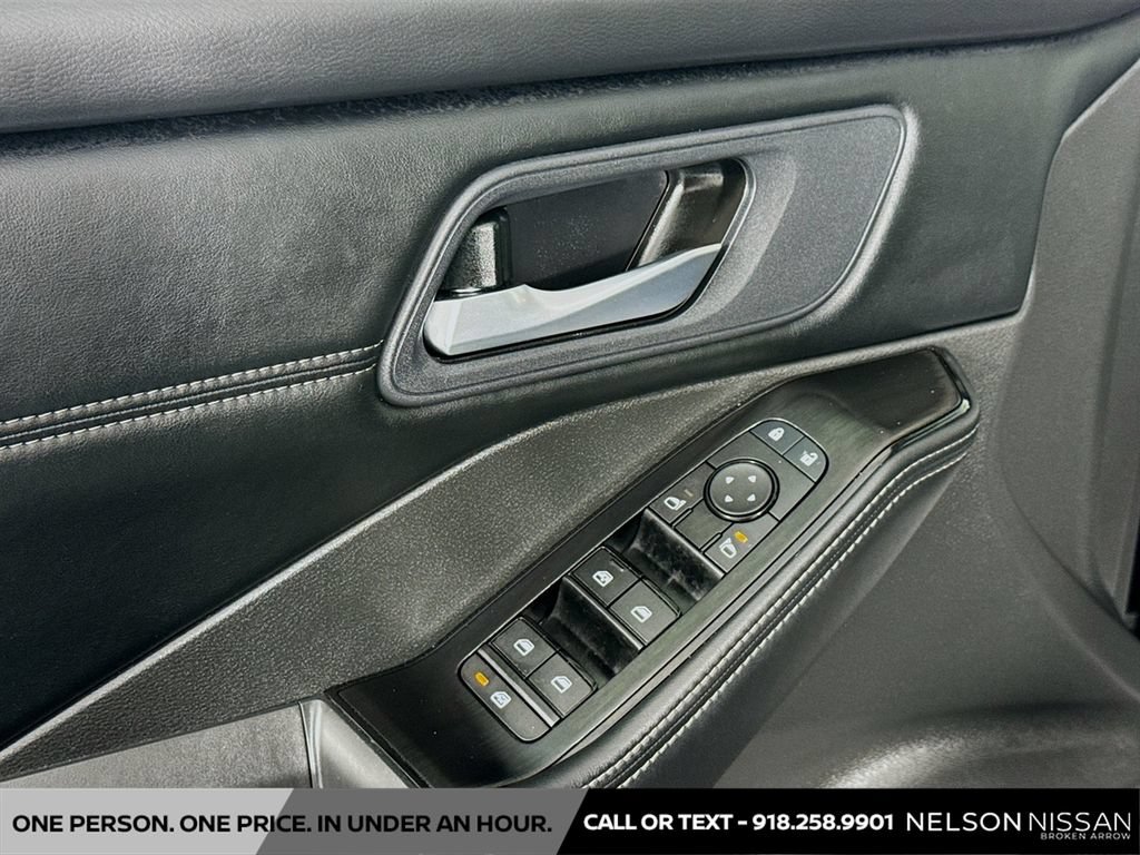 Certified 2025 Nissan Rogue SV w/ SV Premium Package FWD image 17