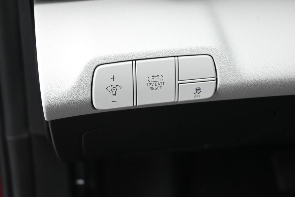 Used 2024 Hyundai Elantra Limited FWD image 16