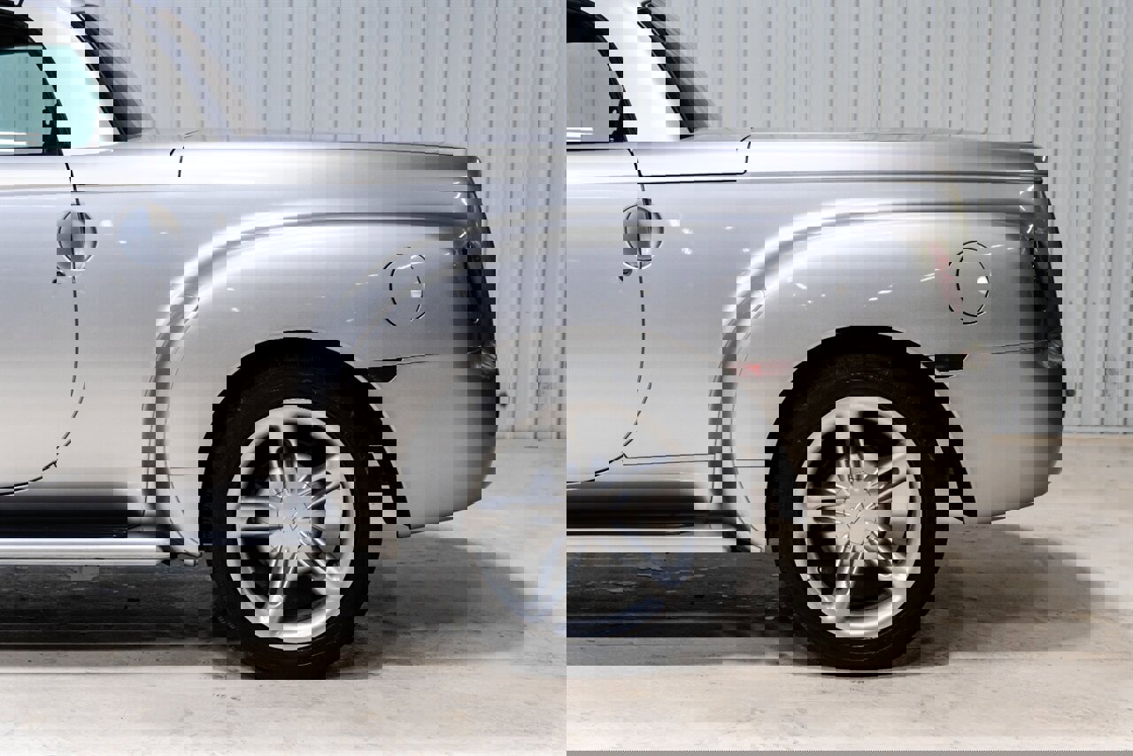 Used 2004 Chevrolet SSR w/ Preferred Equipment Group image 5