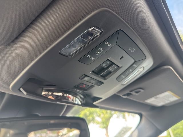 Used 2024 Toyota Sienna Platinum FWD image 26