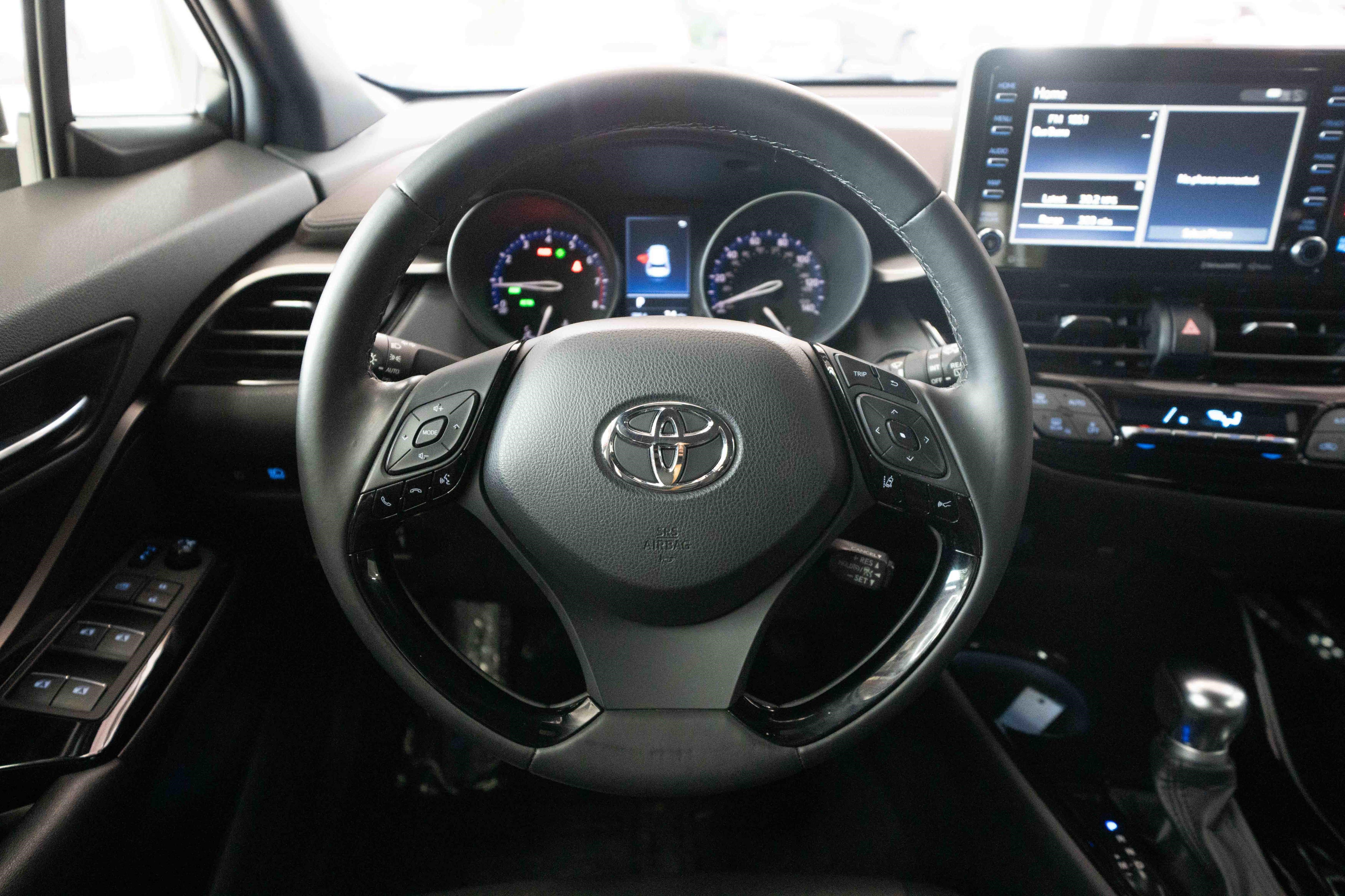 Used 2019 Toyota C-HR Limited FWD image 21