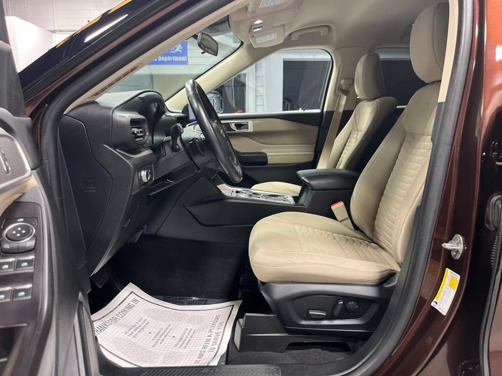Used 2020 Ford Explorer XLT w/ Comfort Package AWD/4WD image 12