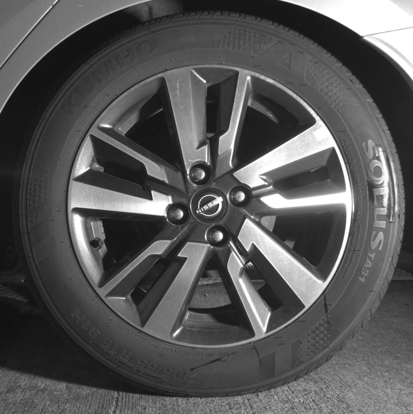 Used 2025 Nissan Versa SV FWD image 29