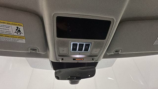 Used 2024 Land Rover Discovery S AWD/4WD image 25