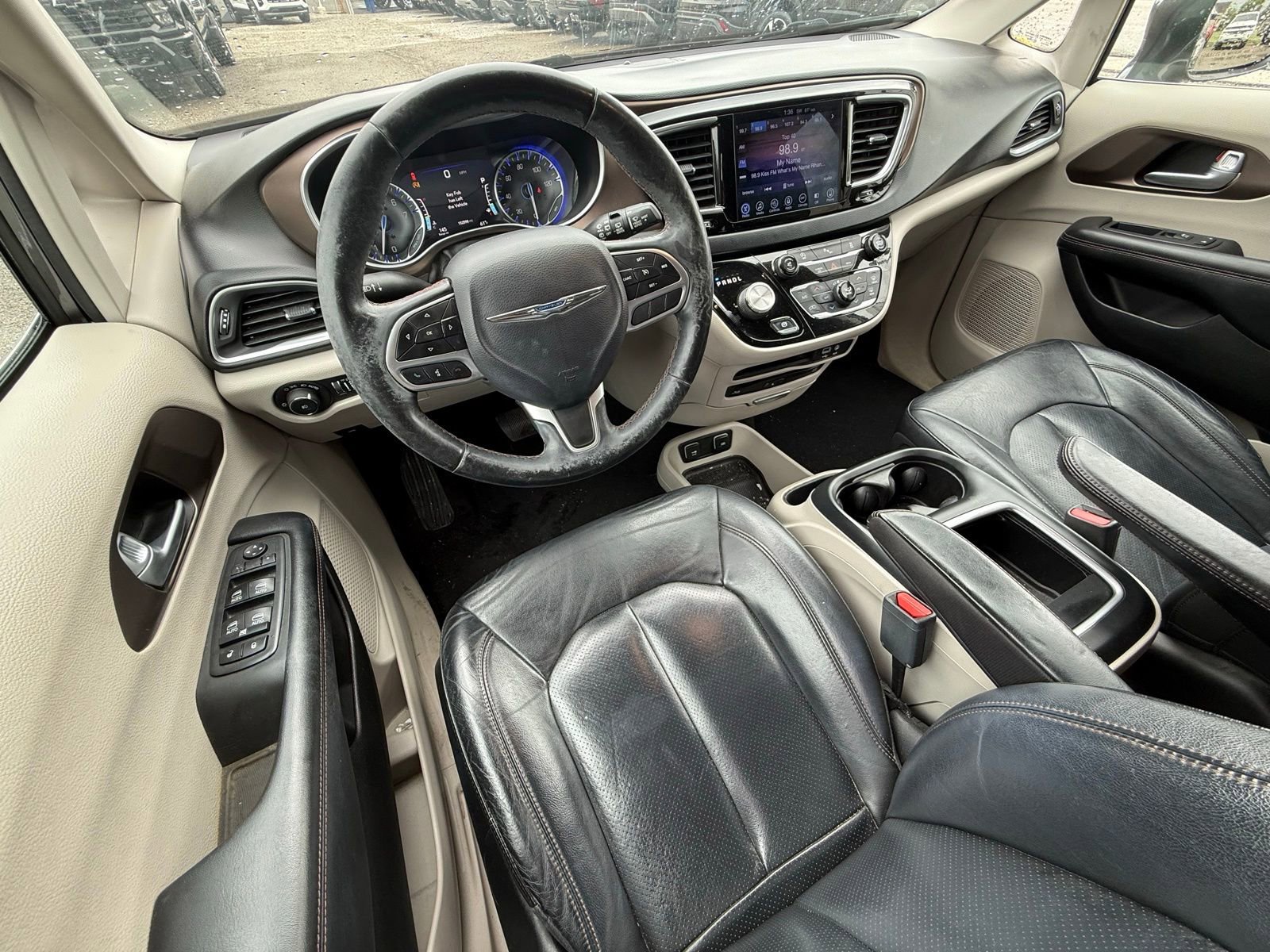 Used 2017 Chrysler Pacifica Touring-L Plus FWD image 16